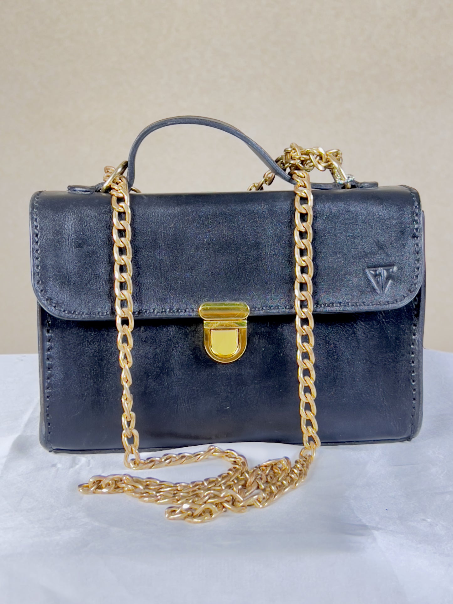 The RECTANGULAR LEATHER CROSSBODY BAG HAND SEWN M7